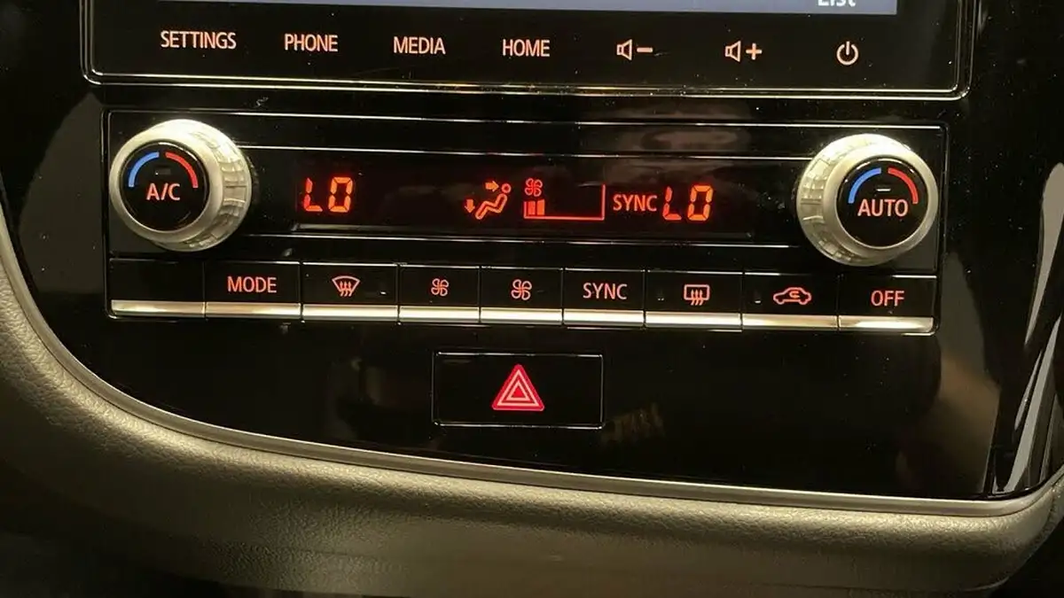 2020-mitsubishi-outlander-24-dynamic-phev-big-34