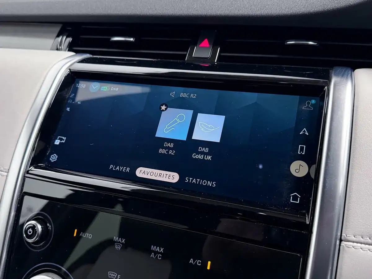 2022-land-rover-discovery-sport-15-p300e-r-dynamic-hse-big-49
