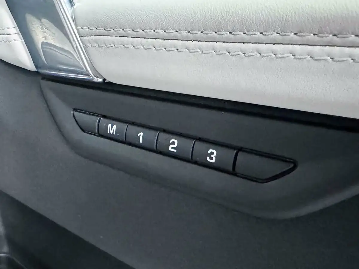 2022-land-rover-discovery-sport-15-p300e-r-dynamic-hse-big-25