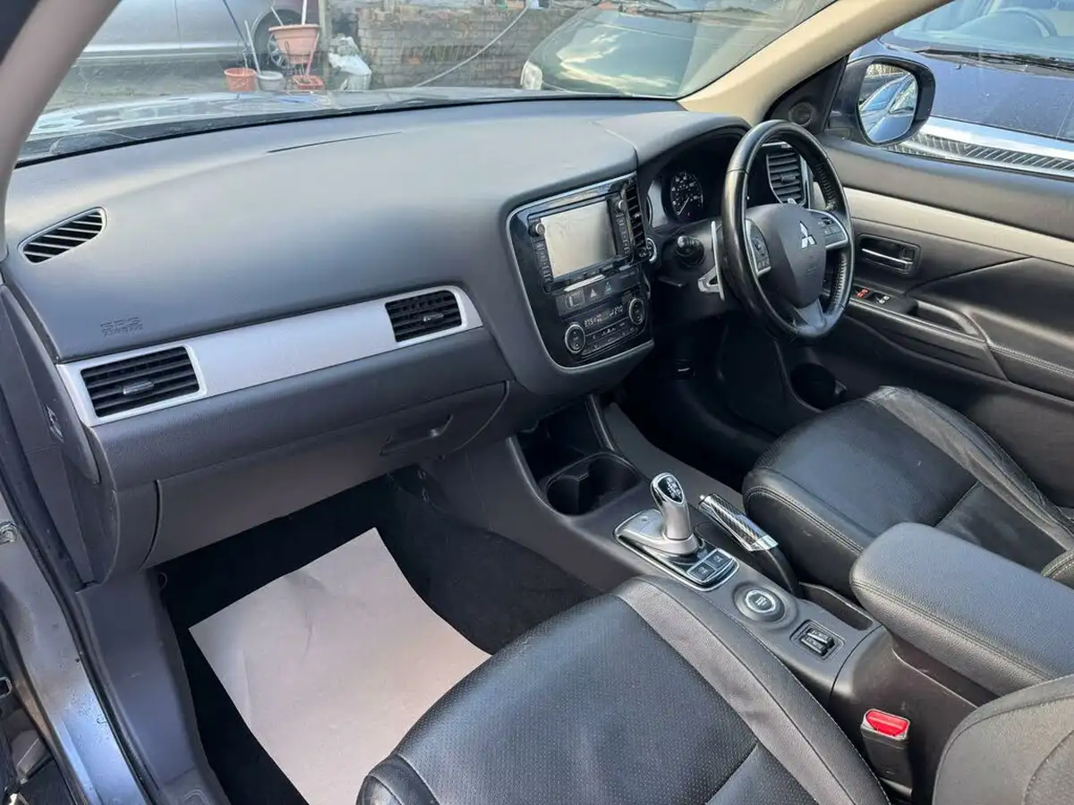 2014-mitsubishi-outlander-20-gx4h-big-23