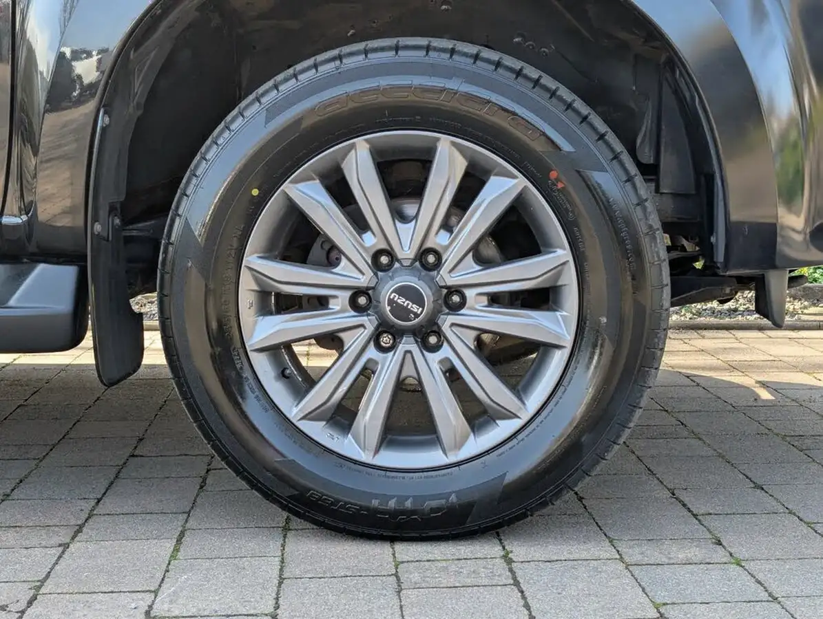 2019-isuzu-d-max-19td-blade-auto-big-9