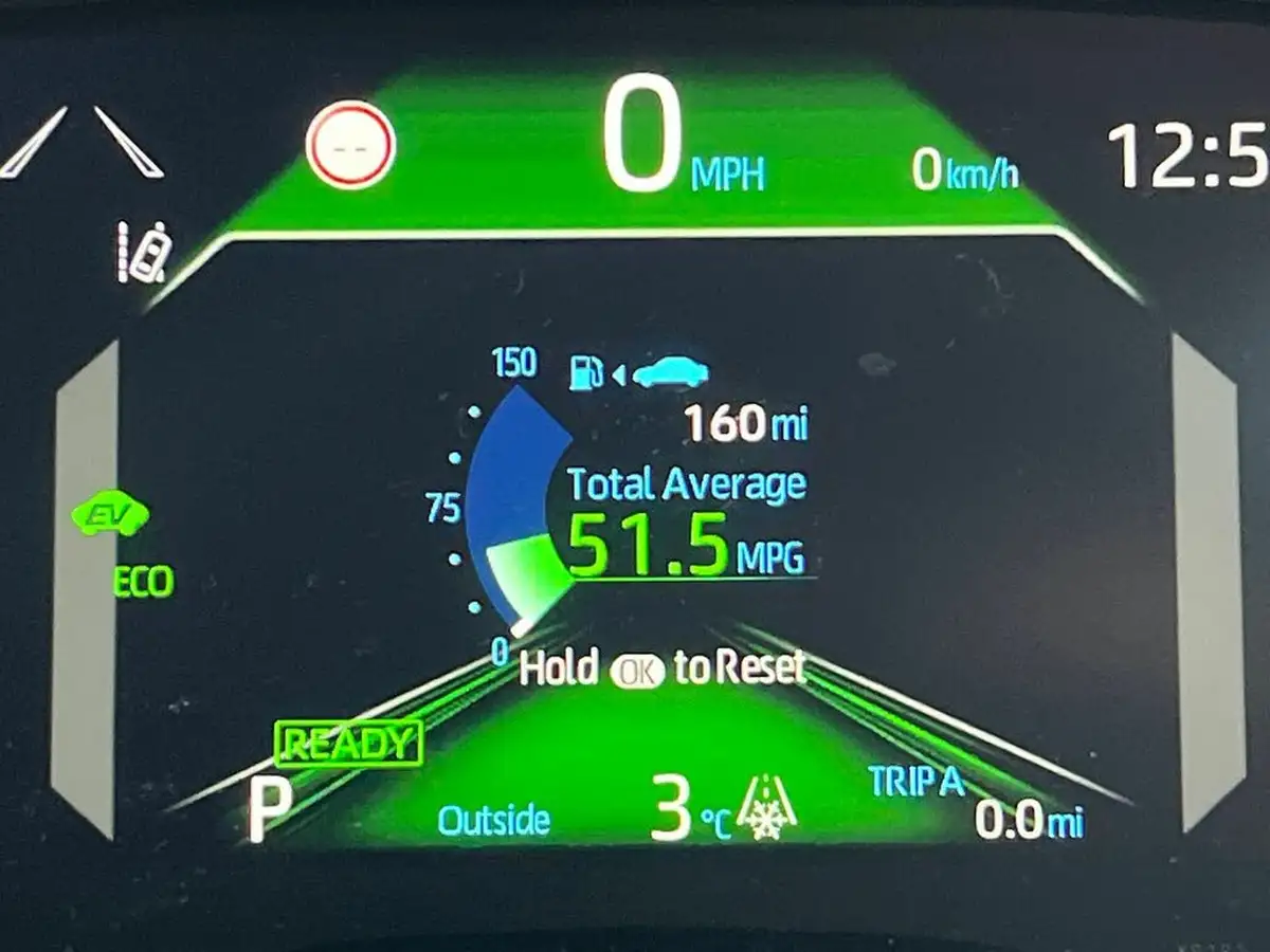 2023-toyota-yaris-cross-15-vvt-i-design-big-25