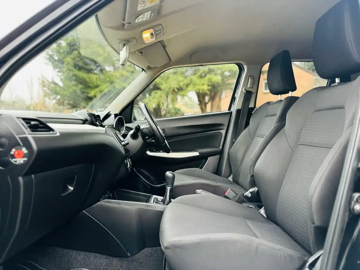 2019-suzuki-swift-12-dualjet-attitude-big-49