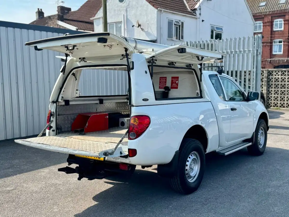 2011-mitsubishi-l200-25td-4work-club-big-12