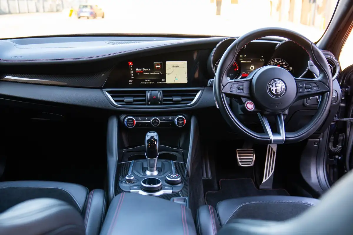 2020-alfa-romeo-giulia-29-biturbo-quadrifoglio-ss-big-3