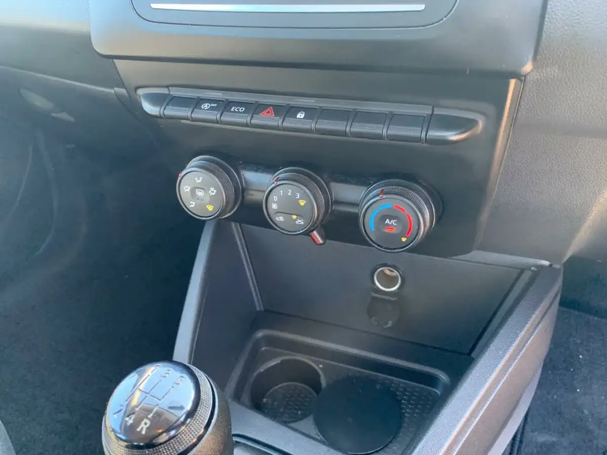 2020-dacia-duster-10-tce-essential-100bhp-ss-big-14