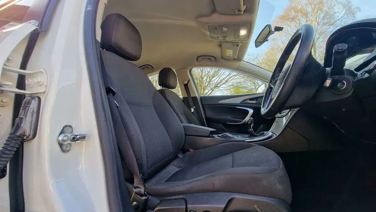 2014-vauxhall-insignia-20cdti-design-140ps-navss-ecoflex-hatchback-5d-big-22