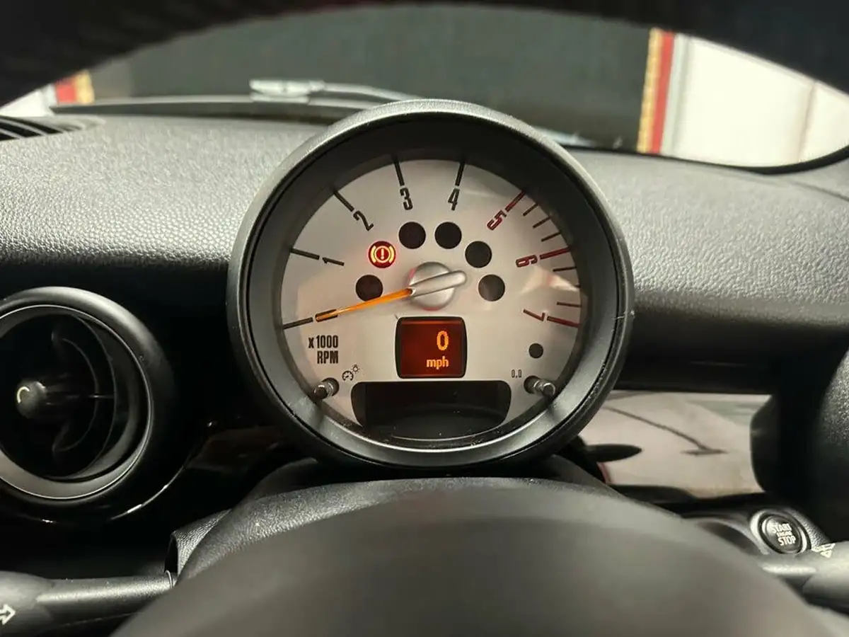 2014-mini-clubvan-20td-mini-cooper-d-vision-big-7