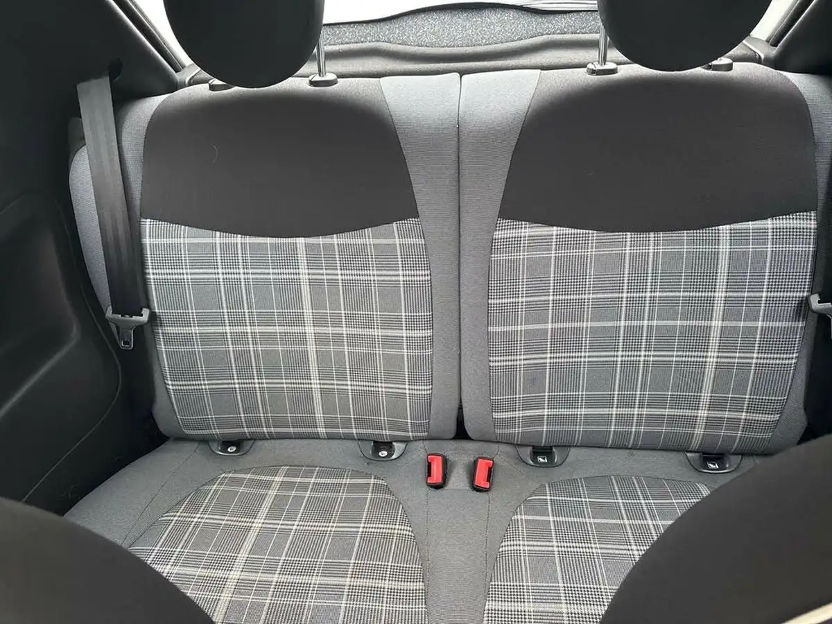 2021-fiat-500-10-lounge-big-10