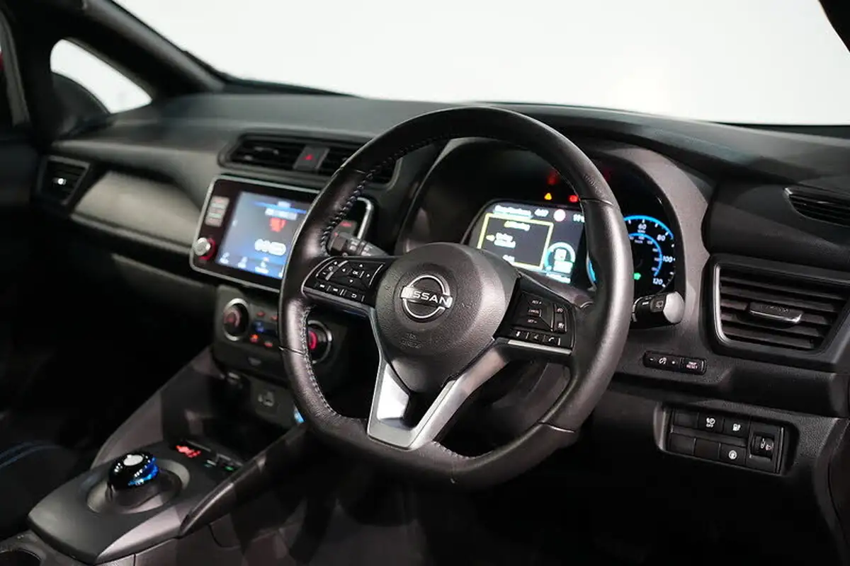 2023-nissan-leaf-e-acenta-39kwh-big-50