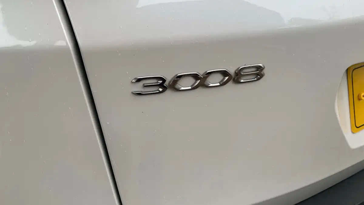 2021-peugeot-3008-suv-12-puretech-gt-premium-big-43