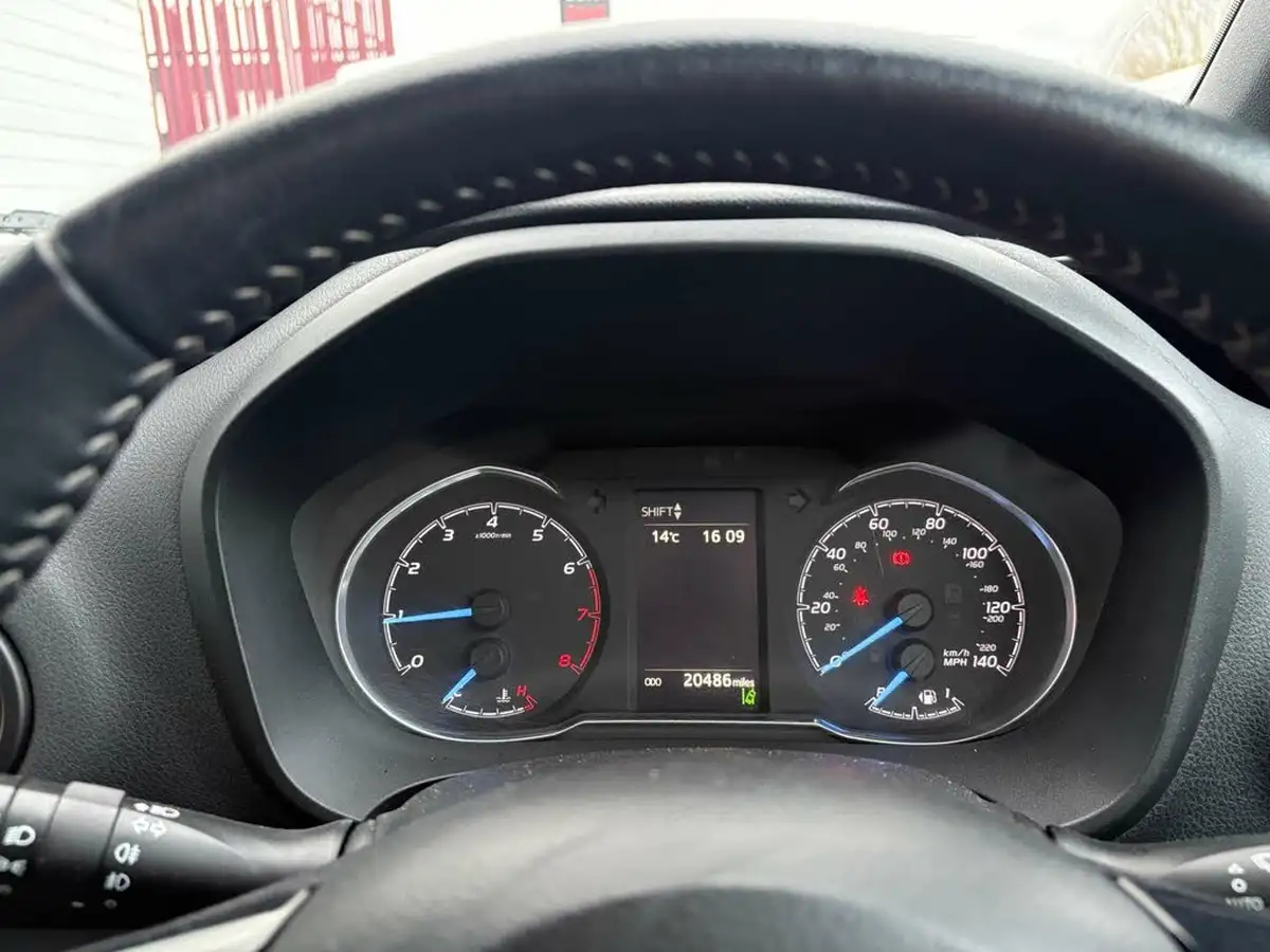 2018-toyota-yaris-15-vvt-i-red-bi-tone-1496cc-big-22
