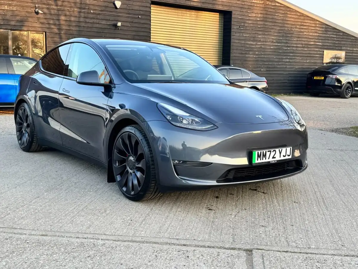 2023-tesla-model-y-e-performance-big-0