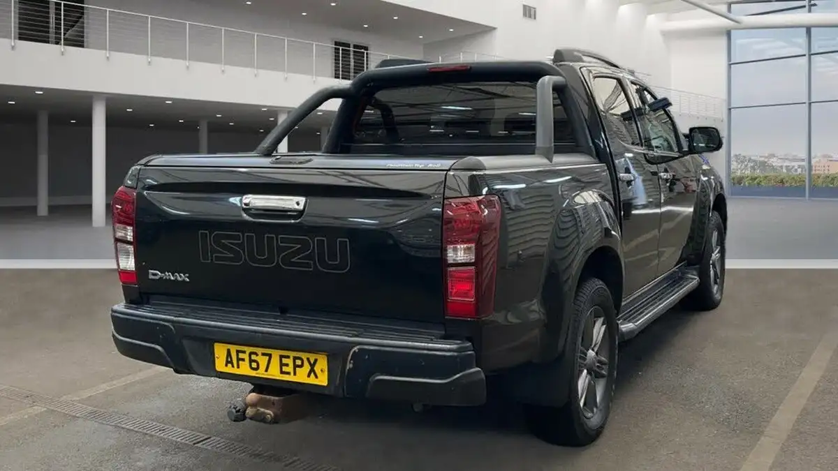 2017-isuzu-d-max-19td-blade-big-3