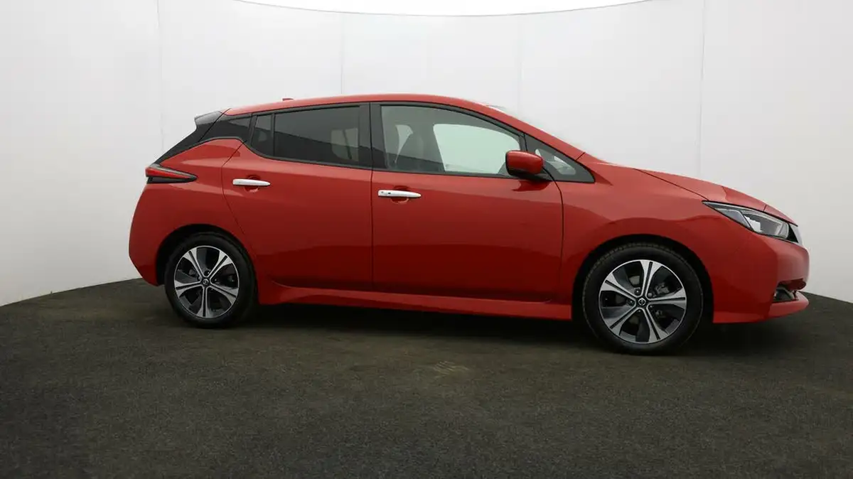 2021-nissan-leaf-e-tekna-big-44