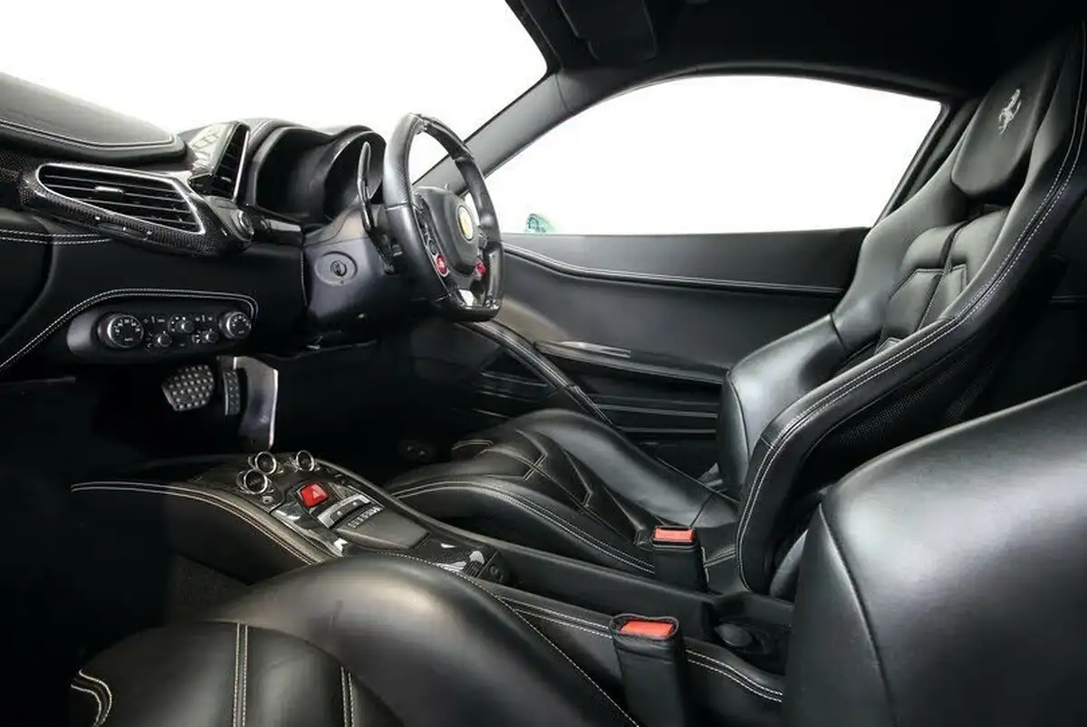 2011-ferrari-458-45-italia-big-27