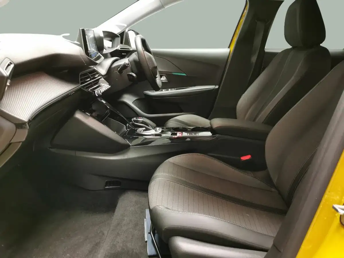 2020-peugeot-208-e-allure-big-1