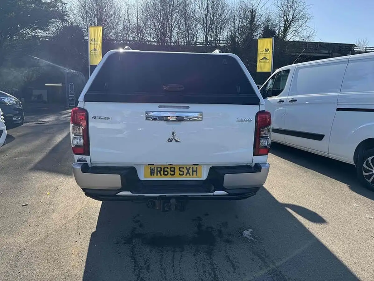 2019-mitsubishi-l200-22di-d-warrior-auto-big-5