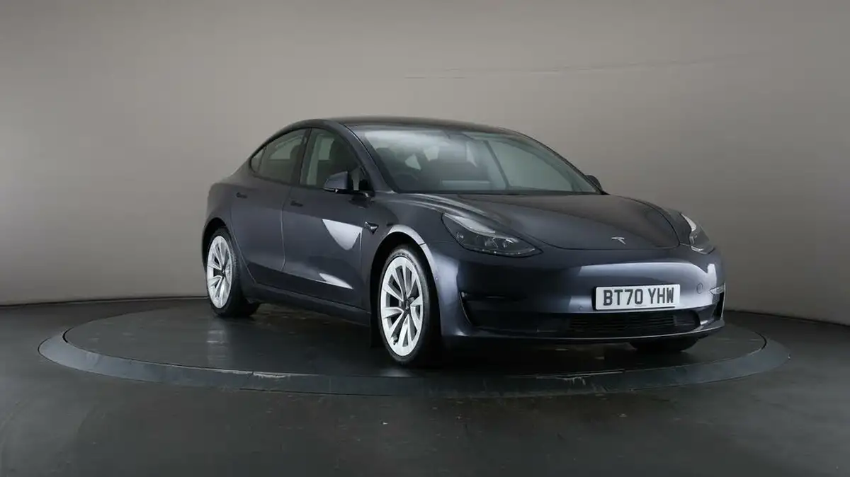 2020-tesla-model-3-e-long-range-big-45