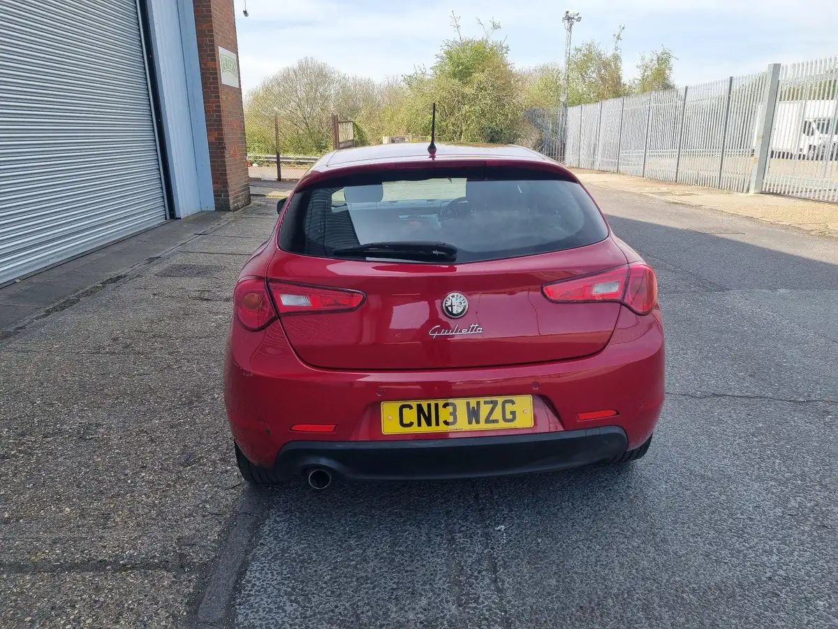 2013-alfa-romeo-giulietta-16td-lusso-big-9