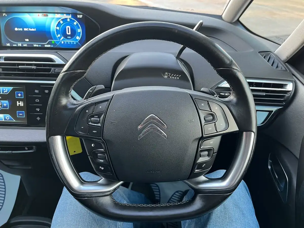 2015-citroen-grand-c4-picasso-16bluehdi-exclusive-eat6-big-12