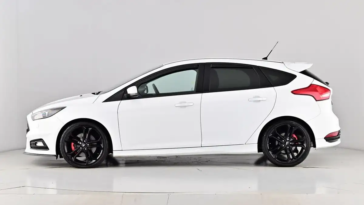 2015-ford-focus-20t-st3-hatchback-big-62