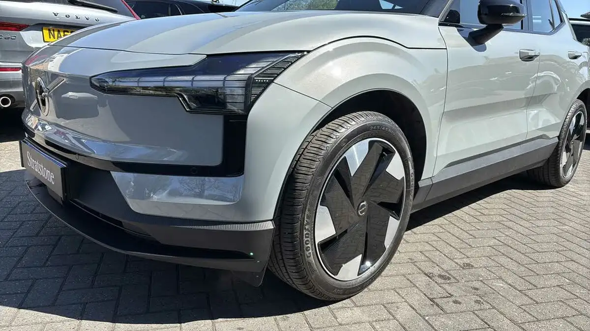 2024-volvo-ex30-e-twin-plus-big-9