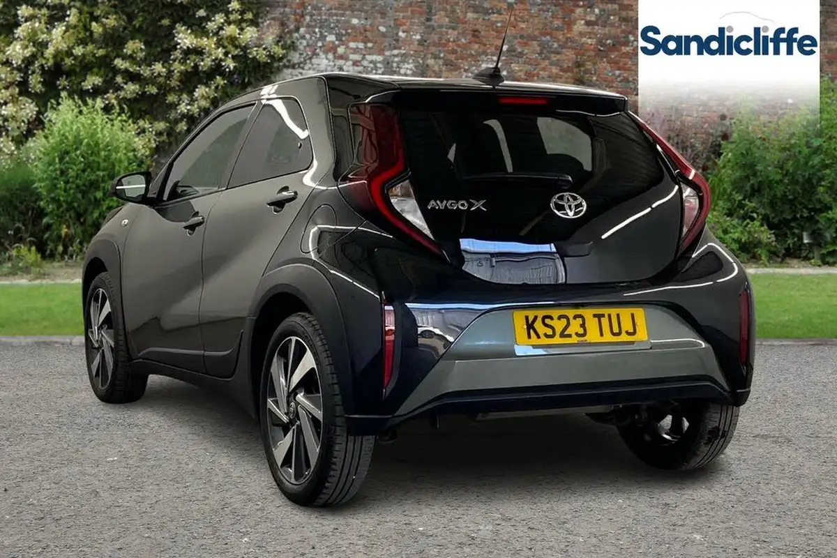 2023-toyota-aygo-x-10-vvt-i-edge-big-5