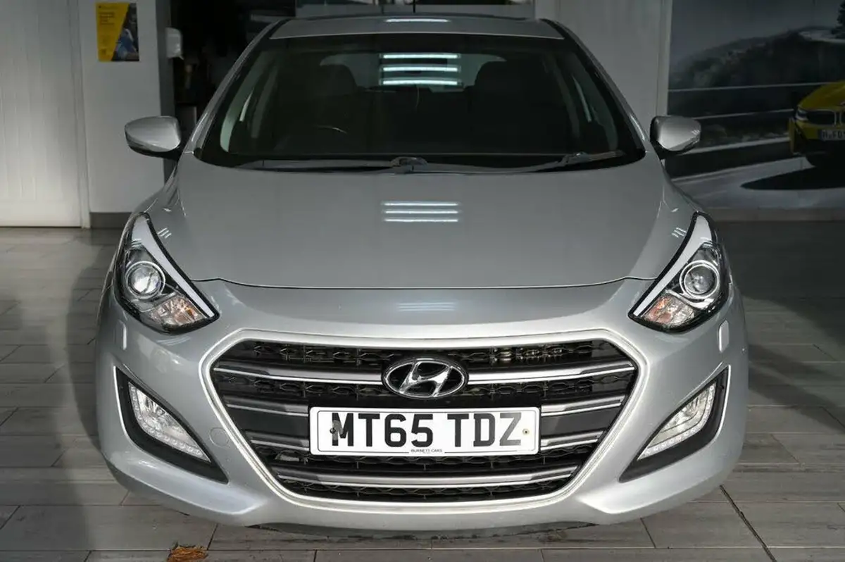 2015-hyundai-i30-16crdi-premium-136ps-blue-drive-hatchback-big-5