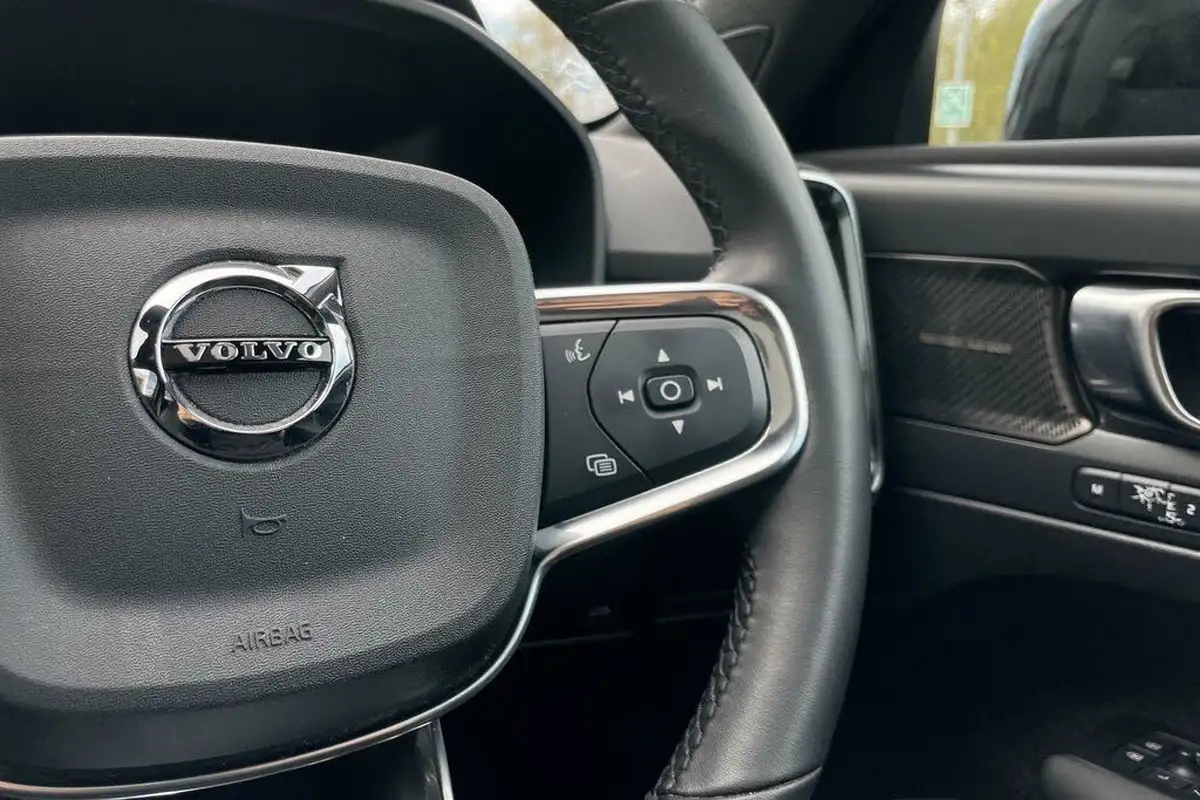2022-volvo-c40-e-twin-recharge-pro-big-35