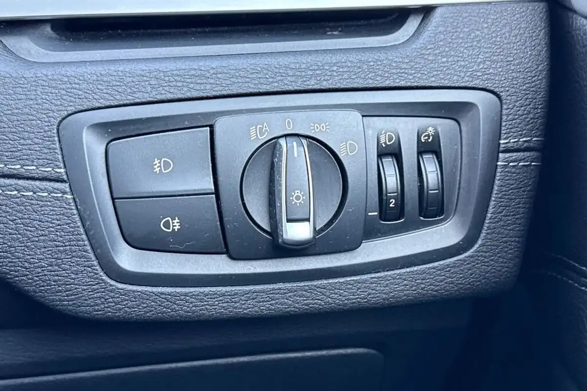 2021-bmw-x1-15-sdrive18i-xline-big-25