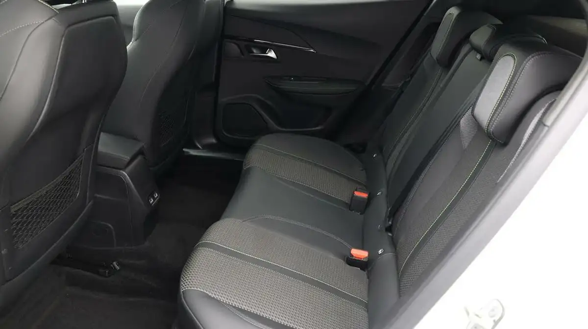 2021-peugeot-2008-suv-e-gt-big-15