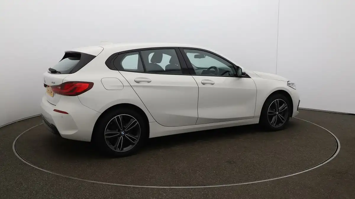 2022-bmw-1-series-15-118i-sport-dct-big-44