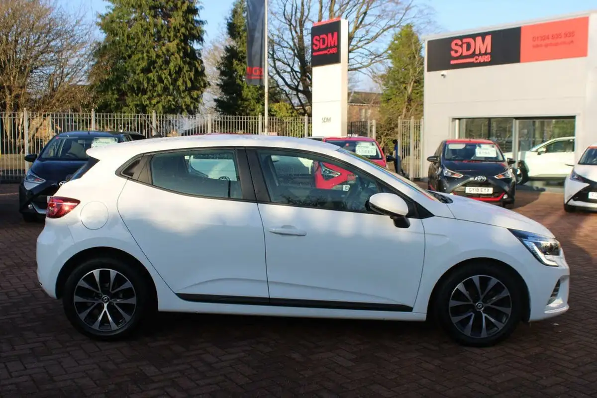 2021-renault-clio-10-tce-iconic-edition-big-3