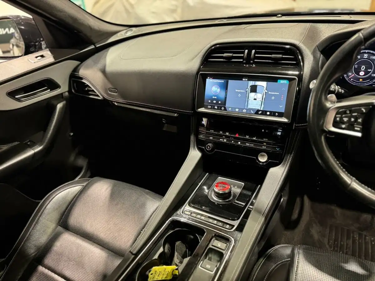 2020-jaguar-f-pace-20-i4d-chequered-flag-180ps-big-17