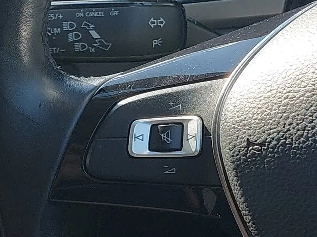 2019-volkswagen-polo-10-tsi-se-ss-big-17