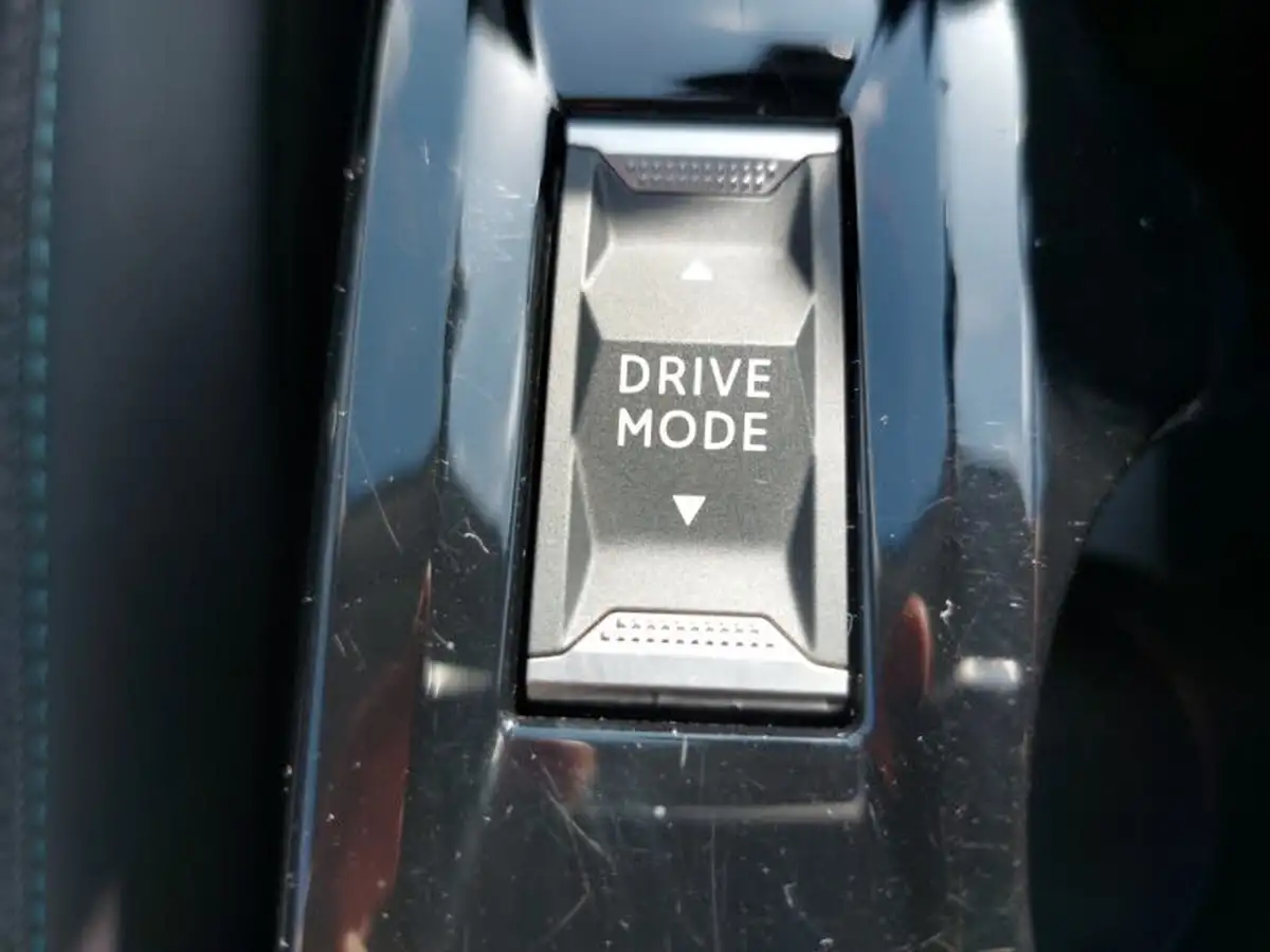 2020-peugeot-208-12-puretech-allure-100bhp-big-17