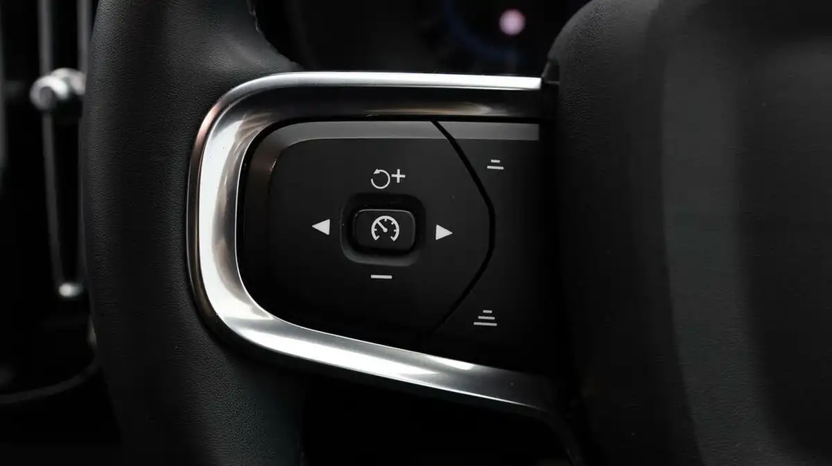 2021-volvo-c40-e-twin-recharge-pro-big-16