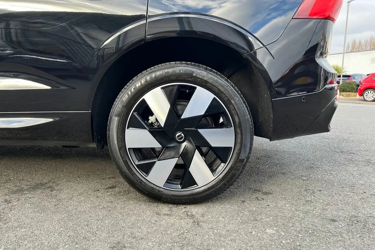 2024-volvo-xc60-20-t8-ultimate-dark-big-4