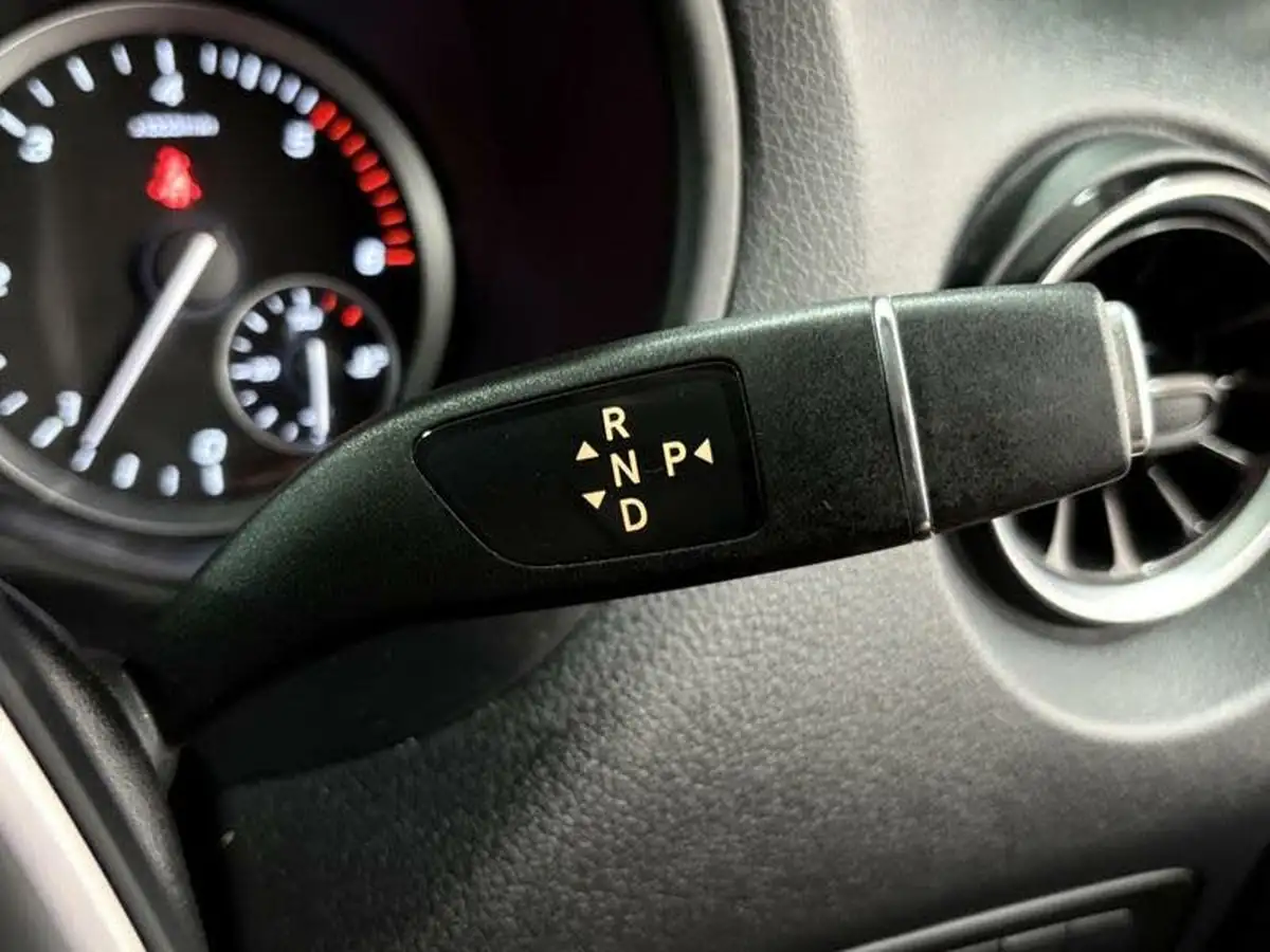 2022-mercedes-benz-vito-big-18