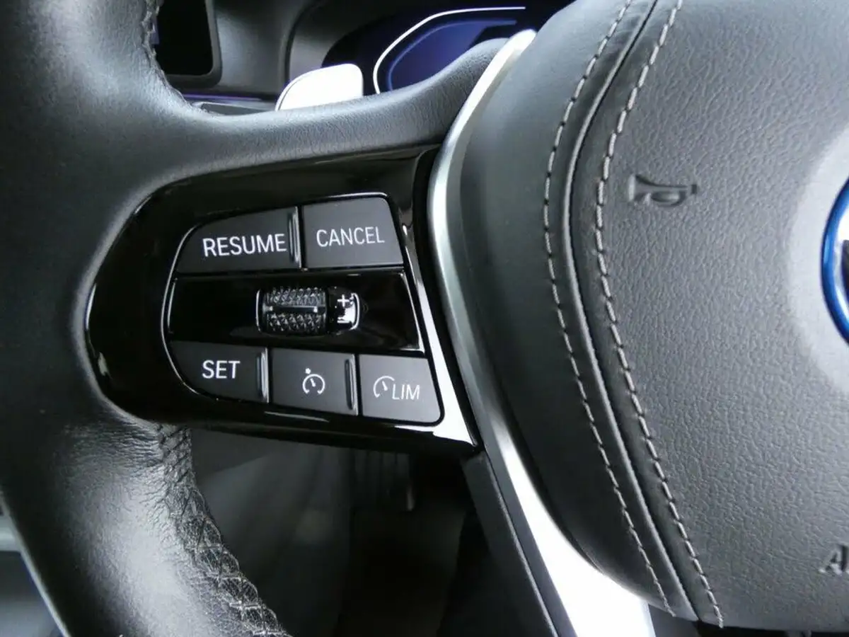 2022-bmw-5-series-20-530e-se-saloon-4d-big-13