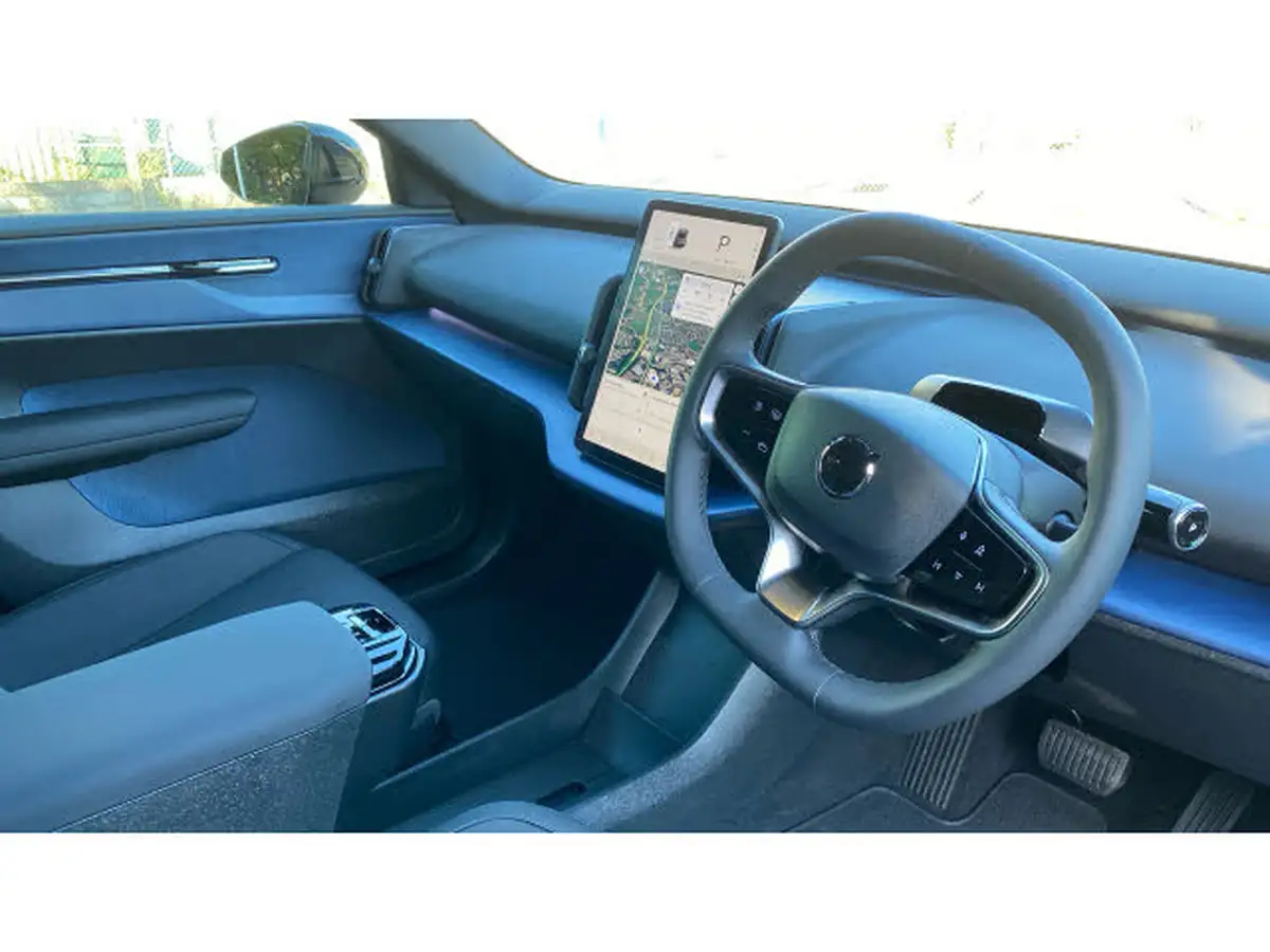 2024-volvo-ex30-e-single-motor-plus-extended-range-big-4