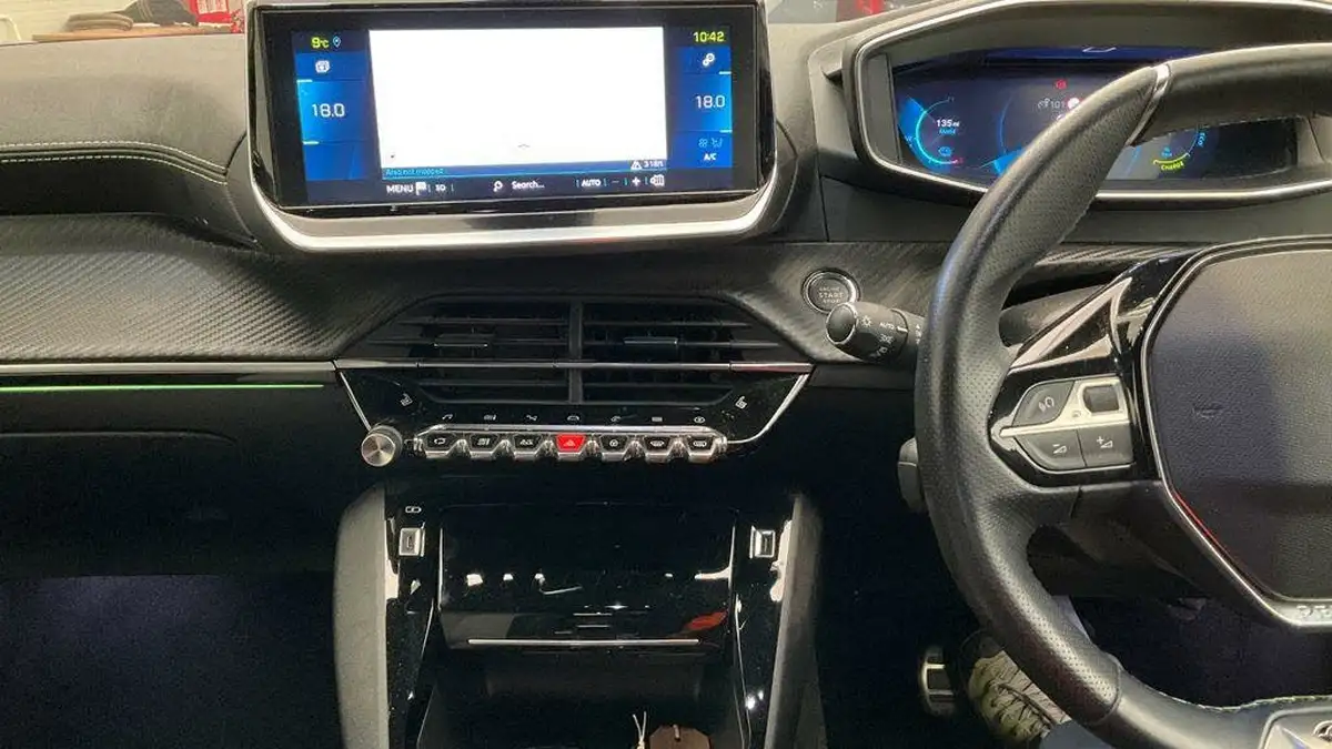 2020-peugeot-208-e-gt-50kwh-big-6