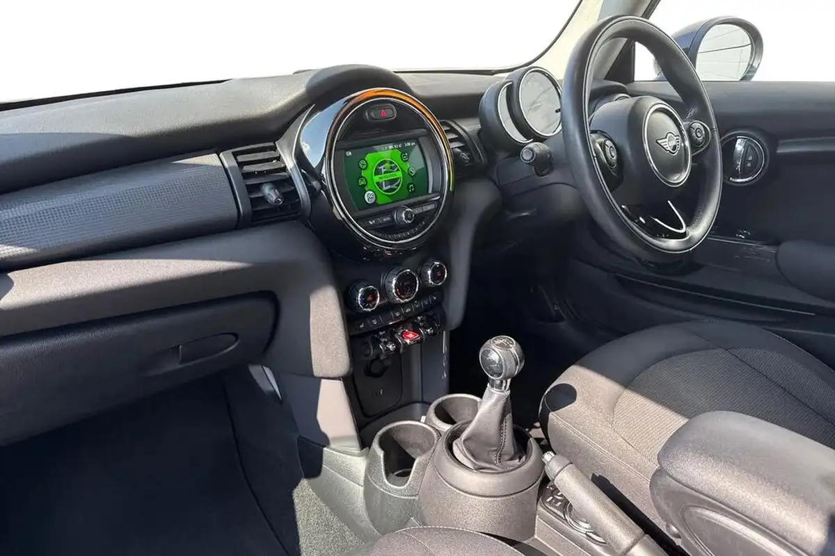 2019-mini-cooper-15-cooper-classic-hatchback-3d-big-7