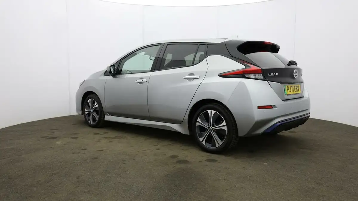 2021-nissan-leaf-e-tekna-big-57
