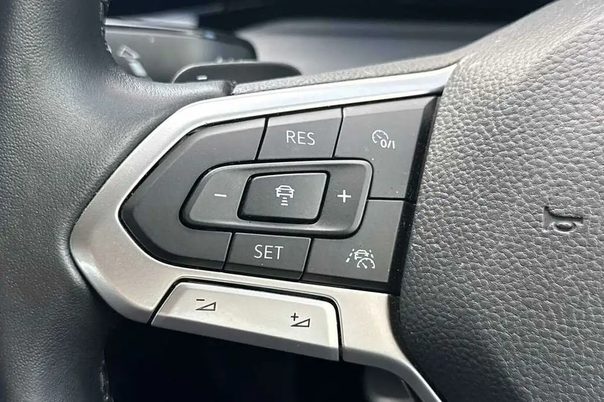2022-volkswagen-golf-15-etsi-style-130ps-hatchback-big-13