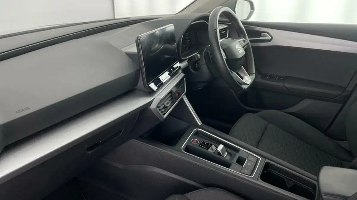 2022-seat-leon-14-e-hybrid-fr-hatchback-big-1