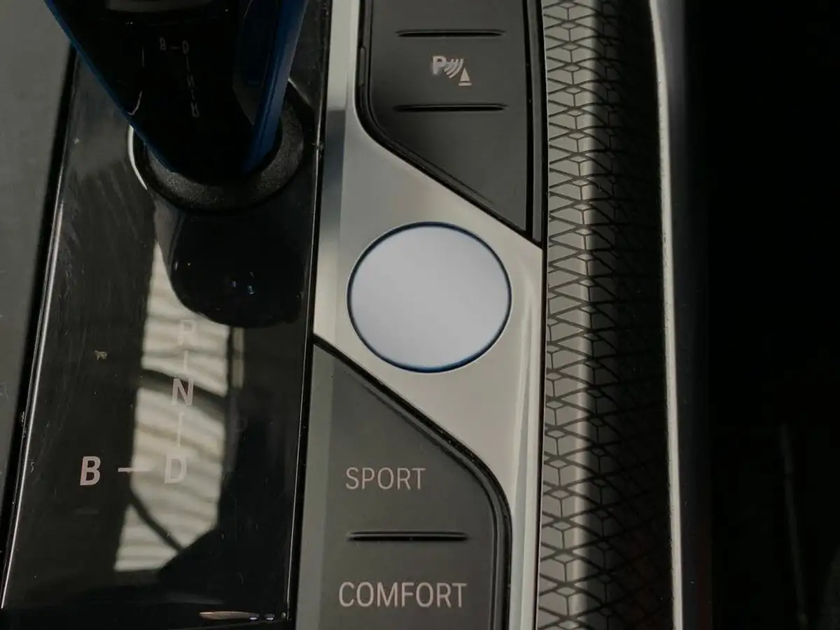 2022-bmw-i4-e-edrive40-m-sport-big-16