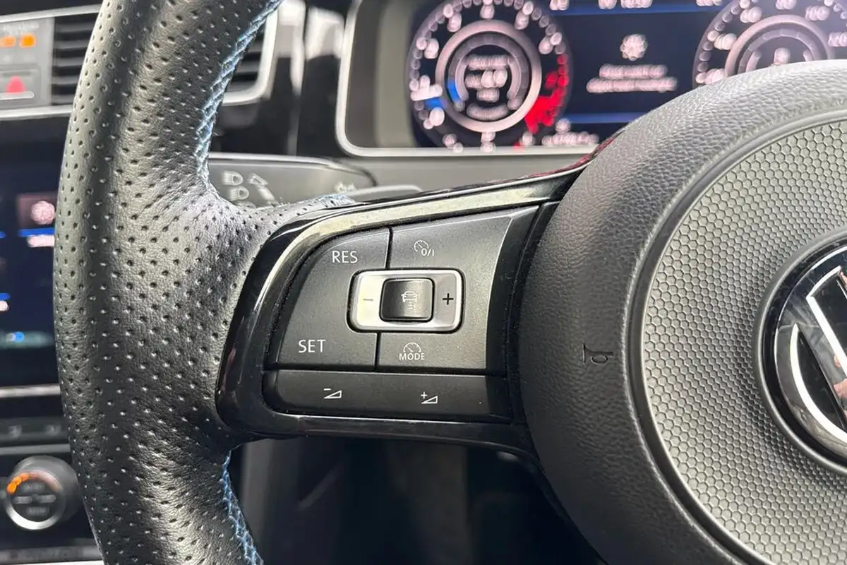 2018-volkswagen-golf-20-tsi-r-hatchback-3d-dsg-big-45