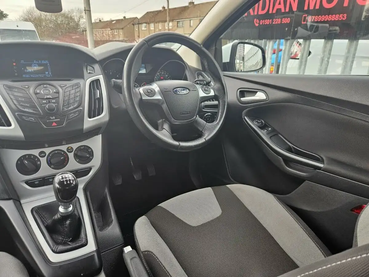 2013-ford-focus-16tdci-zetec-115ps-hatchback-big-11